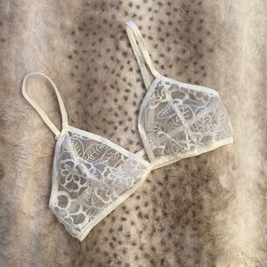 Lace embroidery bra, never worn, size small (34 BC)
